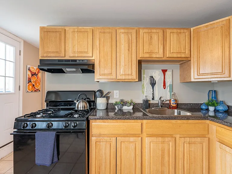 Pelham Apartments - Market — Photo 4