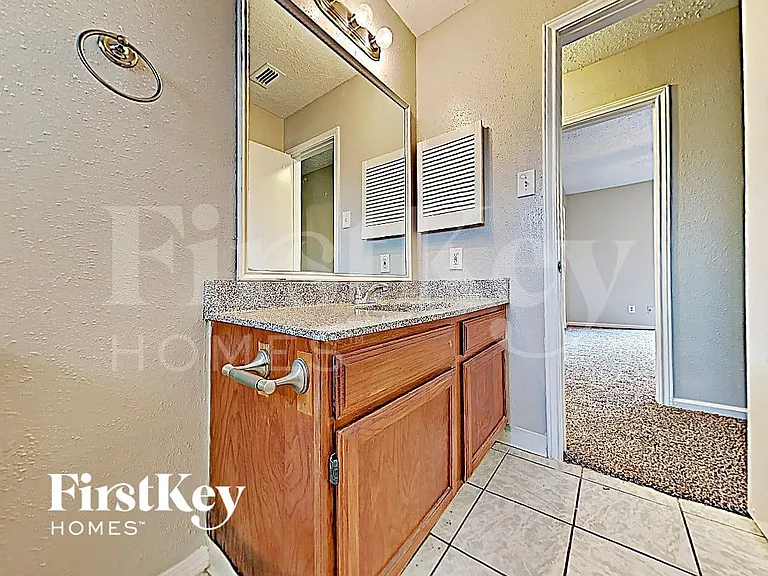 17326 Davenway Dr — Photo 11