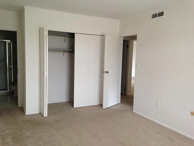 Highland Towers — Photo 23