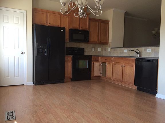 eat-in kitchen with pantry