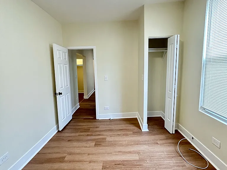 1006 W 77th St #2 — Photo 5