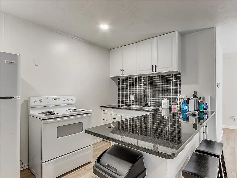 320 E Wayne Ave #C — Photo 16