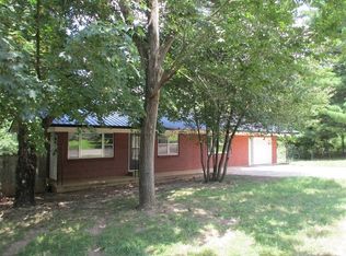 801 N Dogwood St, Huntsville, AR 72740