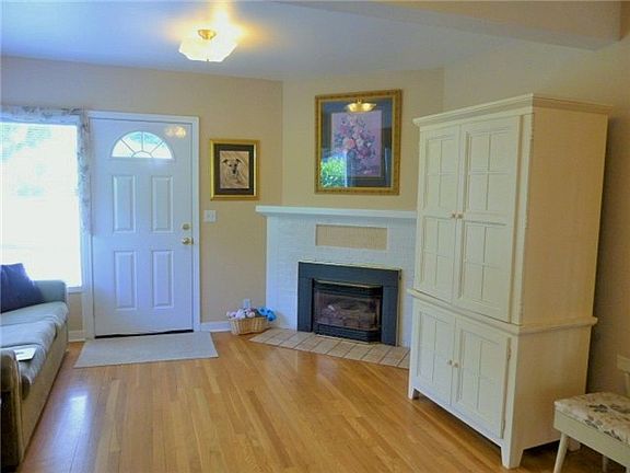 3rd image of 1305 E Fourth Street