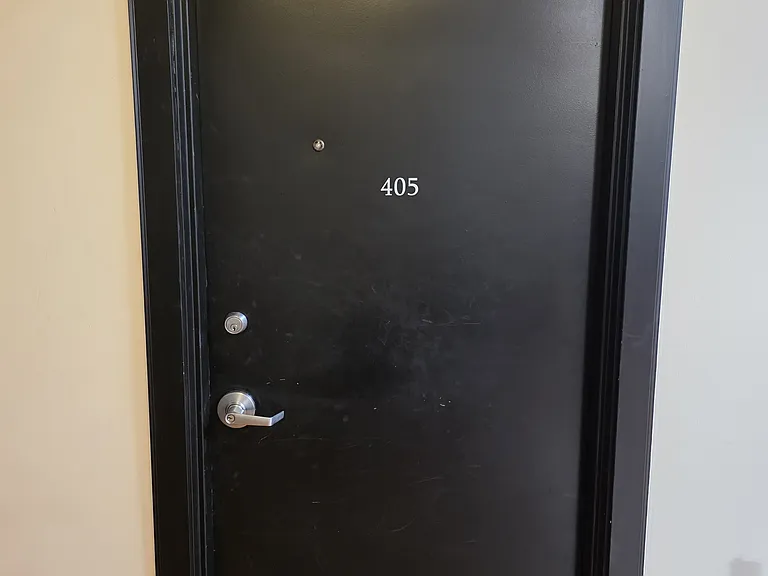 1306 NW Hoyt St #405 — Photo 2