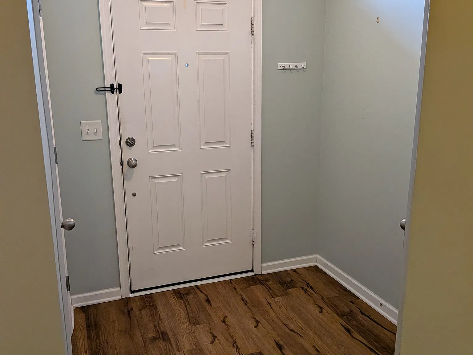 3 bed, 2.5 bath, 1772 sqft, $2,300 — Photo 2