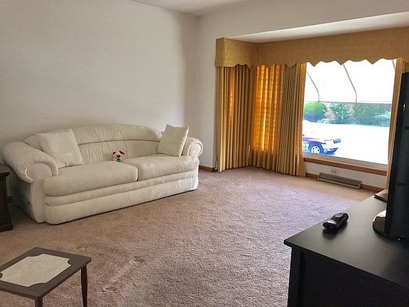 3rd image of 3727 Cuyler Ave