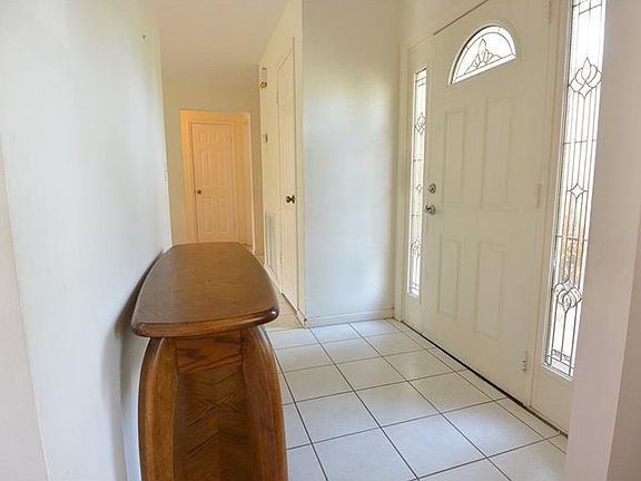 3rd image of 4619 Glenside Cir