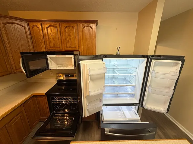 New dishwasher, stove and microwave