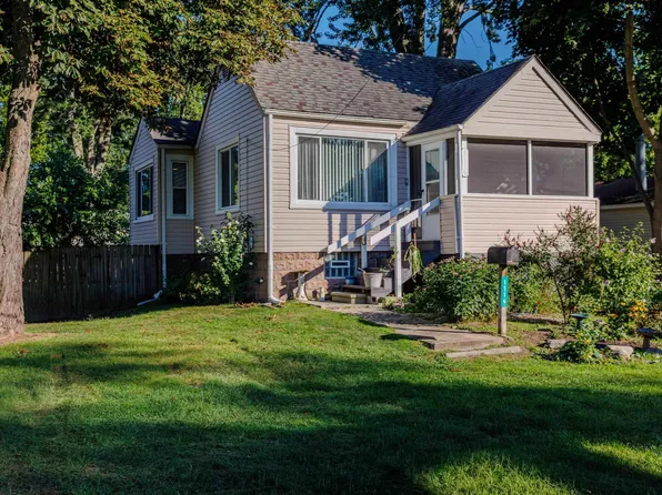 1116 Clinton St, Algonac, MI 48001