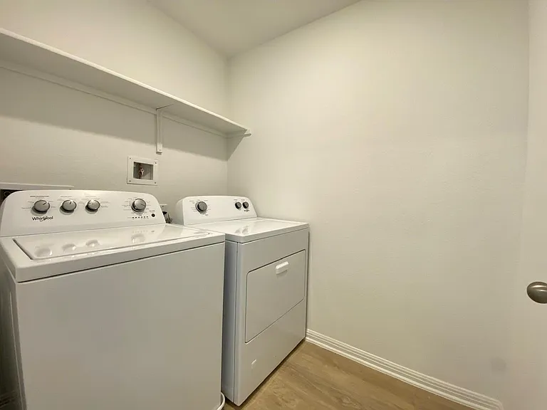 241 Saide St — Photo 28