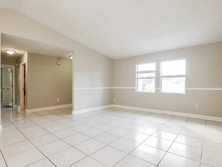 1819 E Glancy Dr — Photo 3