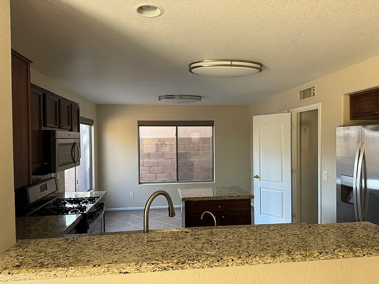 2445 W Running Deer Trl — Photo 4