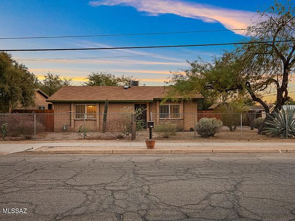 2nd image of 3604 E Monte Vista Dr
