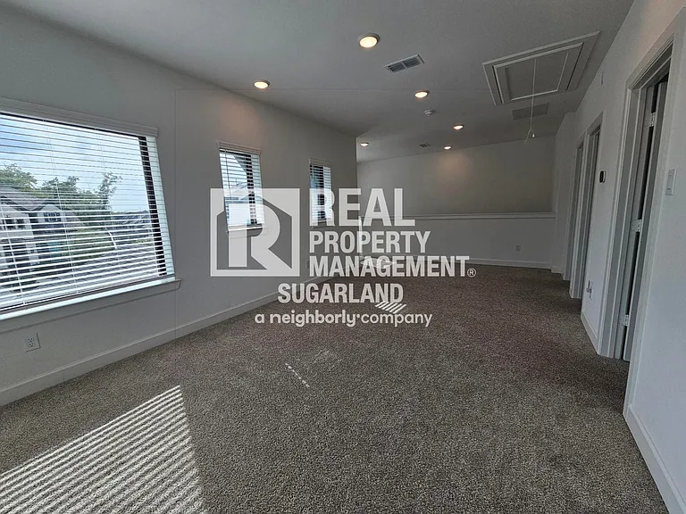 1414 Emma Lake Dr — Photo 43