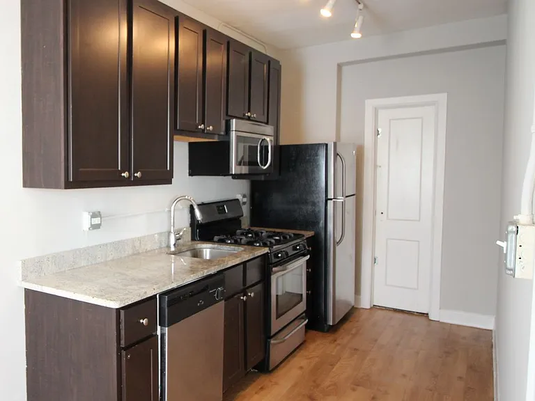 1204 W Granville Ave — Photo 14