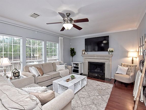 5th image of 1508 Parkwood Dr