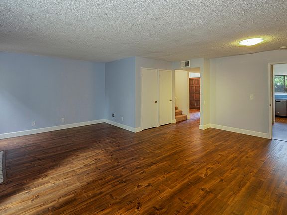 4th image of 77 Montsalas Dr