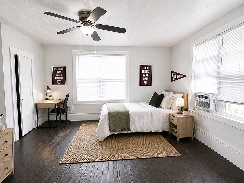 2nd image of 1403 Moore St #4
