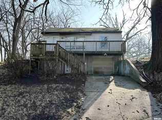 233 7th St, Silvis, IL 61282