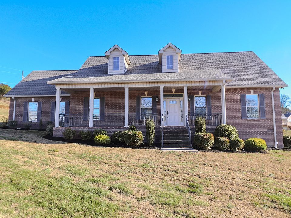 1st image of 450 Bridle Path Ln