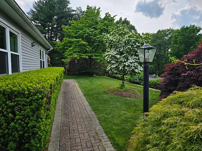 162 E Emerson Rd — Photo 2