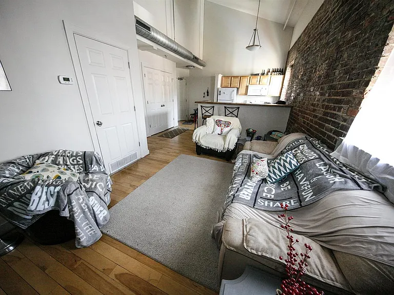 302 Goshen St #203 — Photo 6