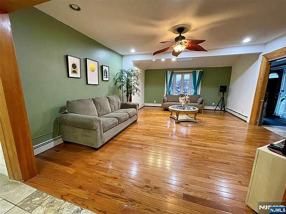 5th image of 172 Roosevelt Ave