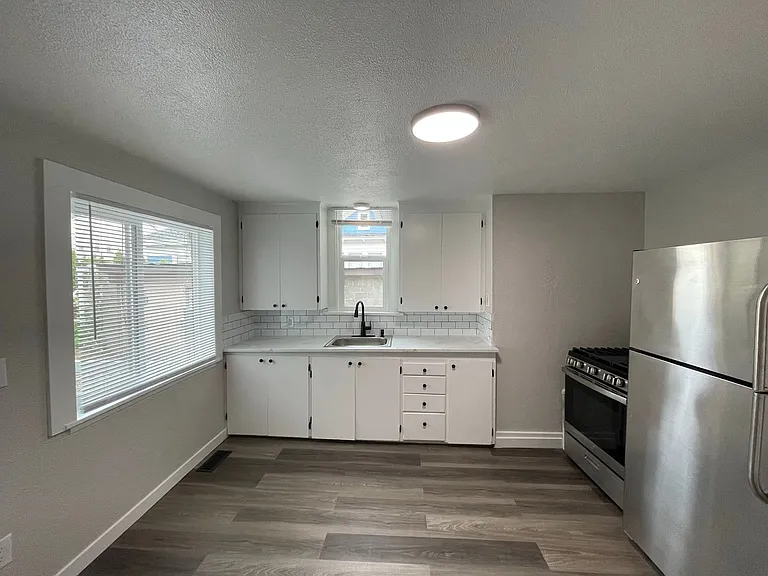 2232 Hoyt Ave- 5 Unit — Photo 1