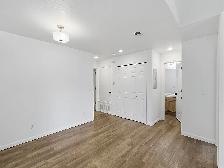 5225 White Willow Dr #L210 — Photo 9