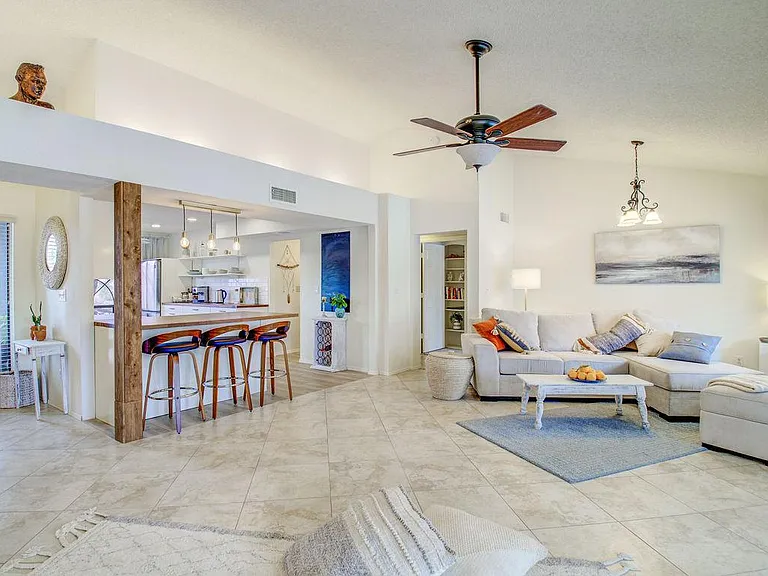 6308 W Port Royale Ln — Photo 8