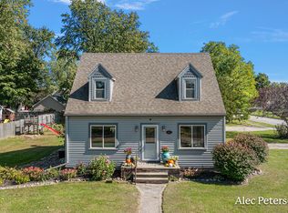 445 Green St, Grand Ledge, MI 48837