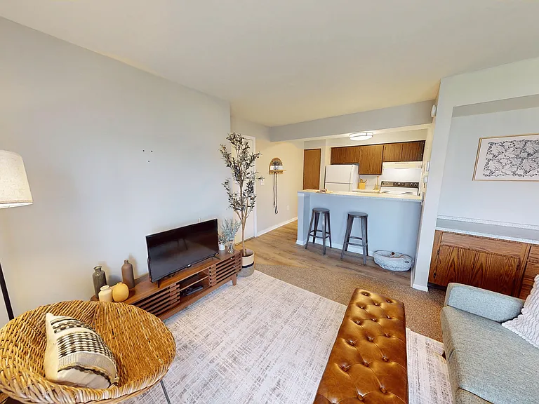 Eastland Apartments — Photo 1