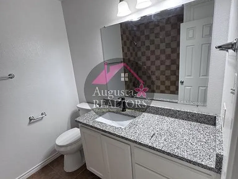 2626 Garfield Ave — Photo 15
