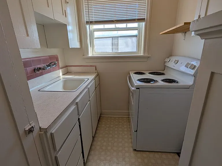 446 W Whitman St — Photo 10