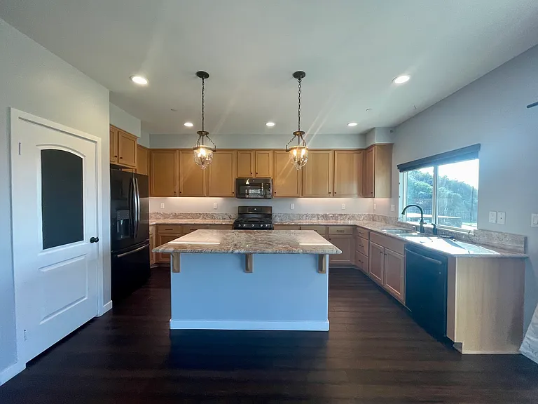 1212 Topper Ln — Photo 5