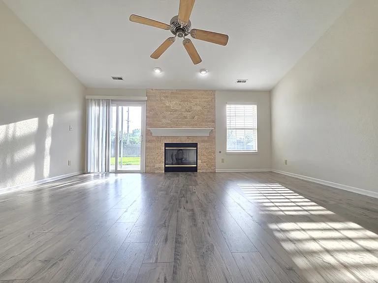 12694 Sovereign Ln — Photo 2