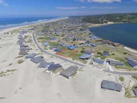 4th image of 33 NW Oceania Dr