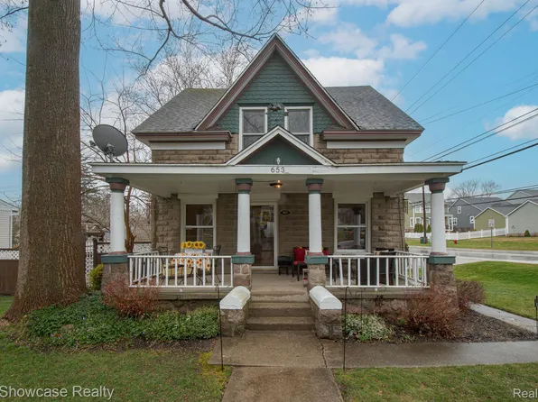 653 Hickory St, Milford, MI 48381