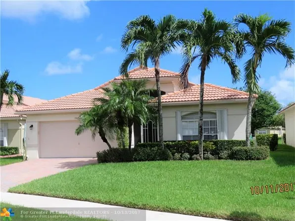 5965 Royal Club Dr, Boynton Beach, FL 33437