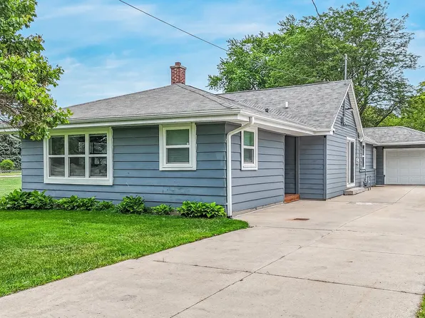 N9017 Lakeshore Dr, Van Dyne, WI 54979