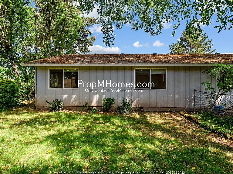 913 W Charles Street — Photo 17