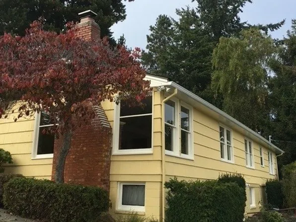 261 Eagle Pl NE, Bainbridge Island, WA 98110