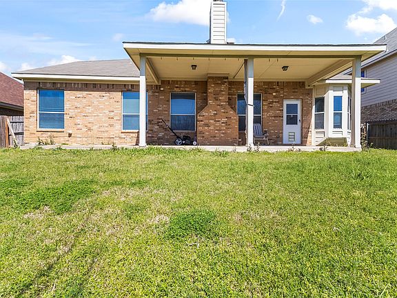 4th image of 824 Peach Ln