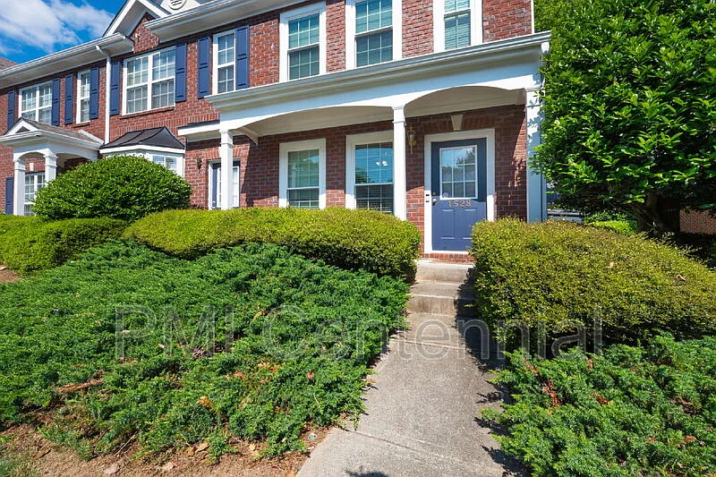 2 bed, 2.5 bath, 1228 sqft, $1,700 — Photo 4