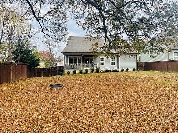 3rd image of 8380 Glenshire Ln