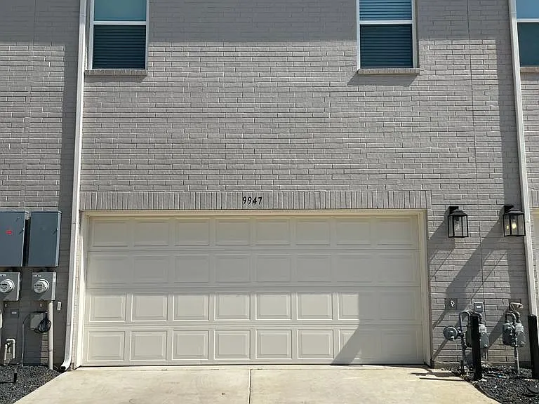 9947 Michael Irvin St — Photo 6