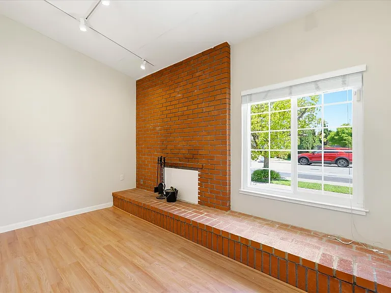 657 Sandy Hook Ct — Photo 7