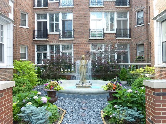 2nd image of 1021 W Bryn Mawr Ave APT 1C