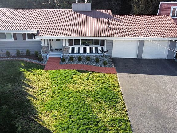 2nd image of 2435 Rideau St